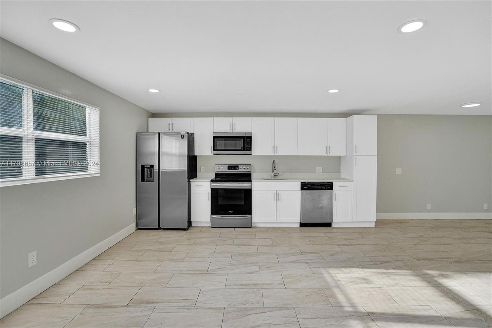 242 Southwest 9th Street, Unit 2 Dania Beach, FL 33004 - Photo 8 of 38