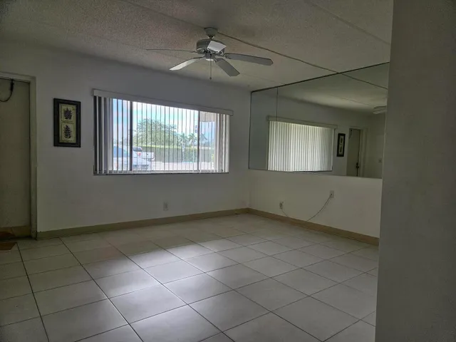 $1,250 | 500 Village Green Circle West, Unit 118, Palm Springs, FL 33461