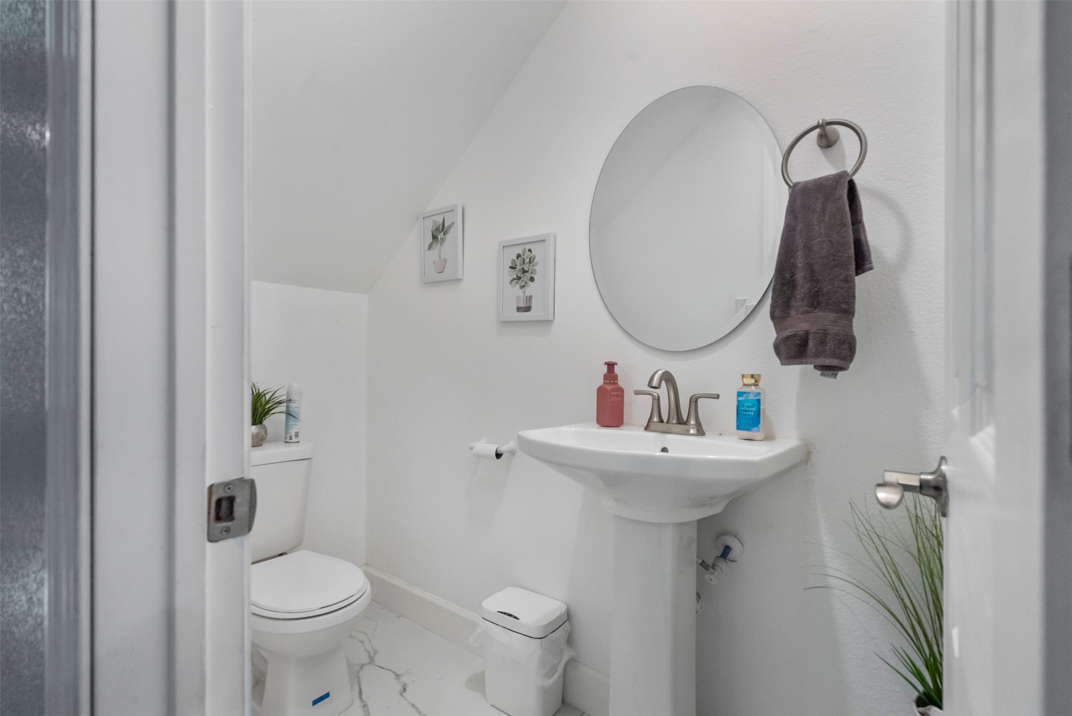 21502 Flint Trail Porter, TX 77365 - Photo 2 of 38 a bathroom with a sink toilet and a mirror