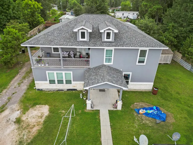 a view of a house with backyard and sitting area