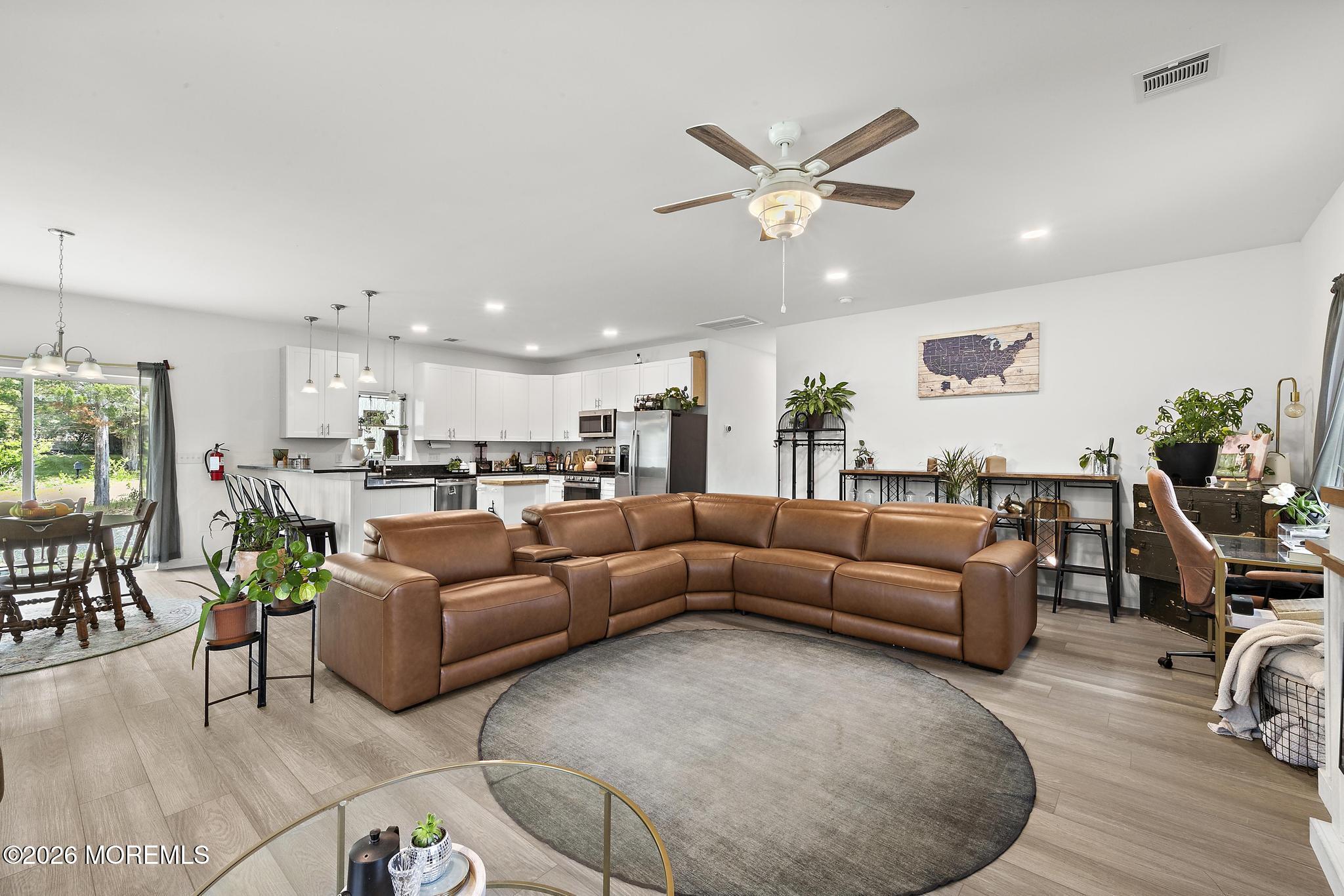 413 South Green Street Tuckerton, NJ 08087 - Photo 6 of 42 living area