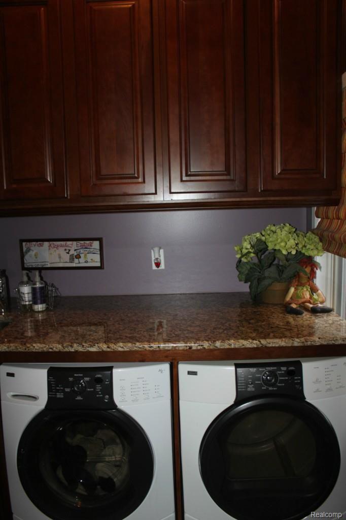 627 Appoline Court Rochester, MI 48307 - Photo 9 of 16 IMG_1162.jpg