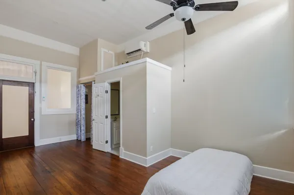 $520,000 | 207 West Grand Avenue, Yoakum, TX 77995