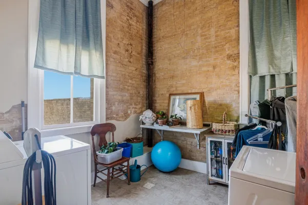 $520,000 | 207 West Grand Avenue, Yoakum, TX 77995