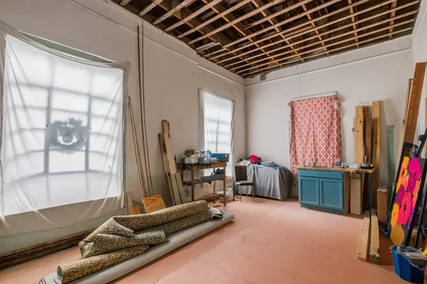 $520,000 | 207 West Grand Avenue, Yoakum, TX 77995