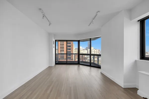 $6,495 | 200 East 61st Street, Unit 23F | Lenox Hill