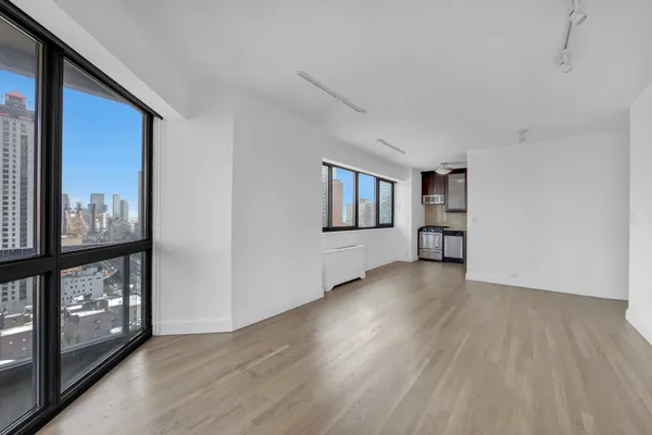 $6,495 | 200 East 61st Street, Unit 23F | Lenox Hill