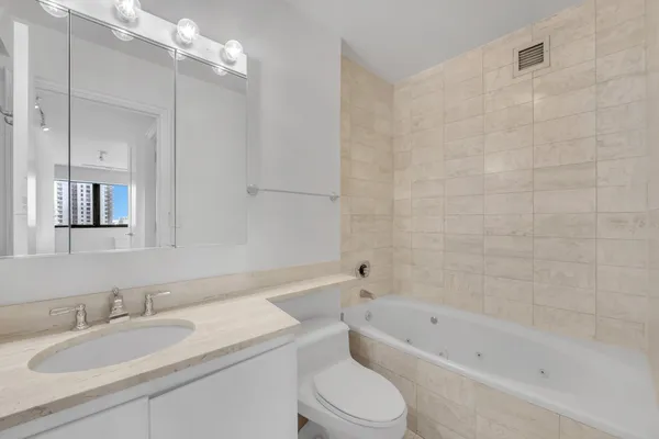 $6,495 | 200 East 61st Street, Unit 23F | Lenox Hill