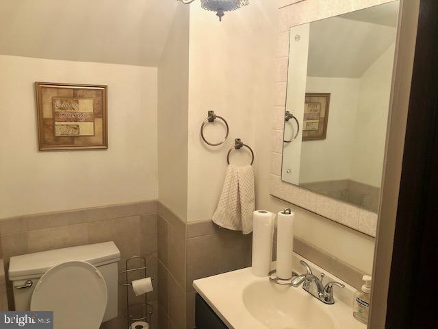 142 Church Road Elkins Park, PA 19027 - Photo 19 of 108 Bathroom off family Room