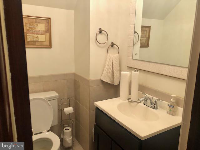 142 Church Road Elkins Park, PA 19027 - Photo 20 of 108 Bathroom off family Room