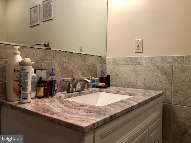 142 Church Road Elkins Park, PA 19027 - Photo 75 of 108 Master bathroom
