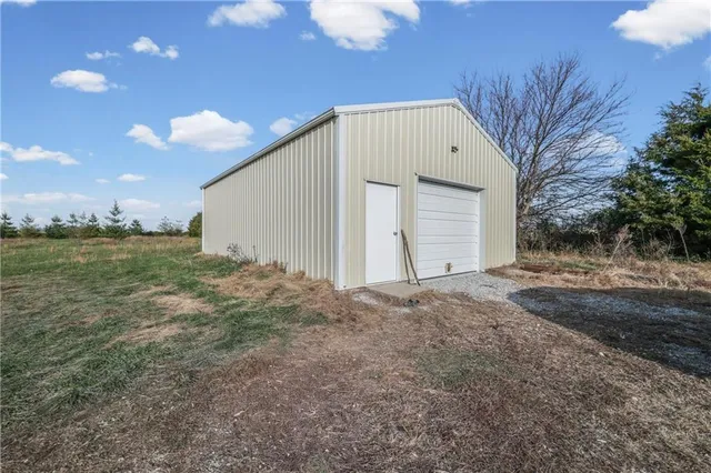 $299,900 | 302 Southeast 901 Road, Clinton, MO 64735