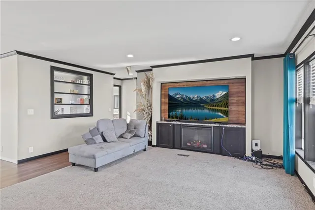 $299,900 | 302 Southeast 901 Road, Clinton, MO 64735