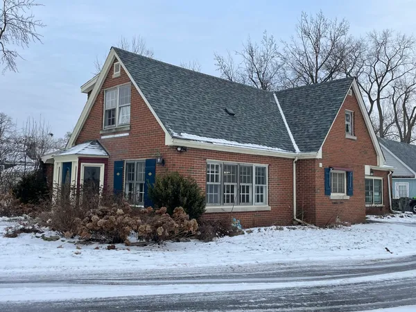 $3,000 | 1009 61st Street, La Grange Highlands, IL 60525