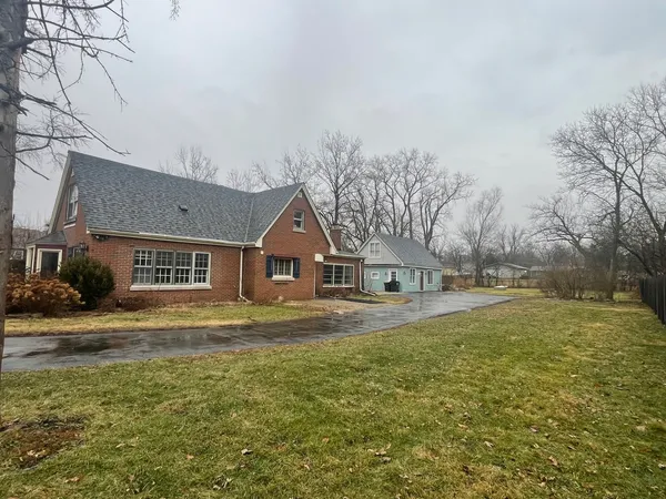 a view of big yard in front of house