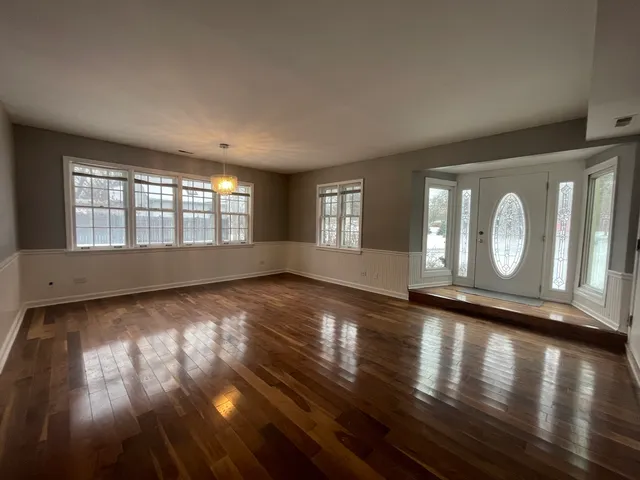 $3,000 | 1009 61st Street, La Grange, IL 60525