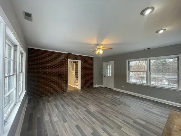 $2,800 | 1009 61st Street, La Grange Highlands, IL 60525