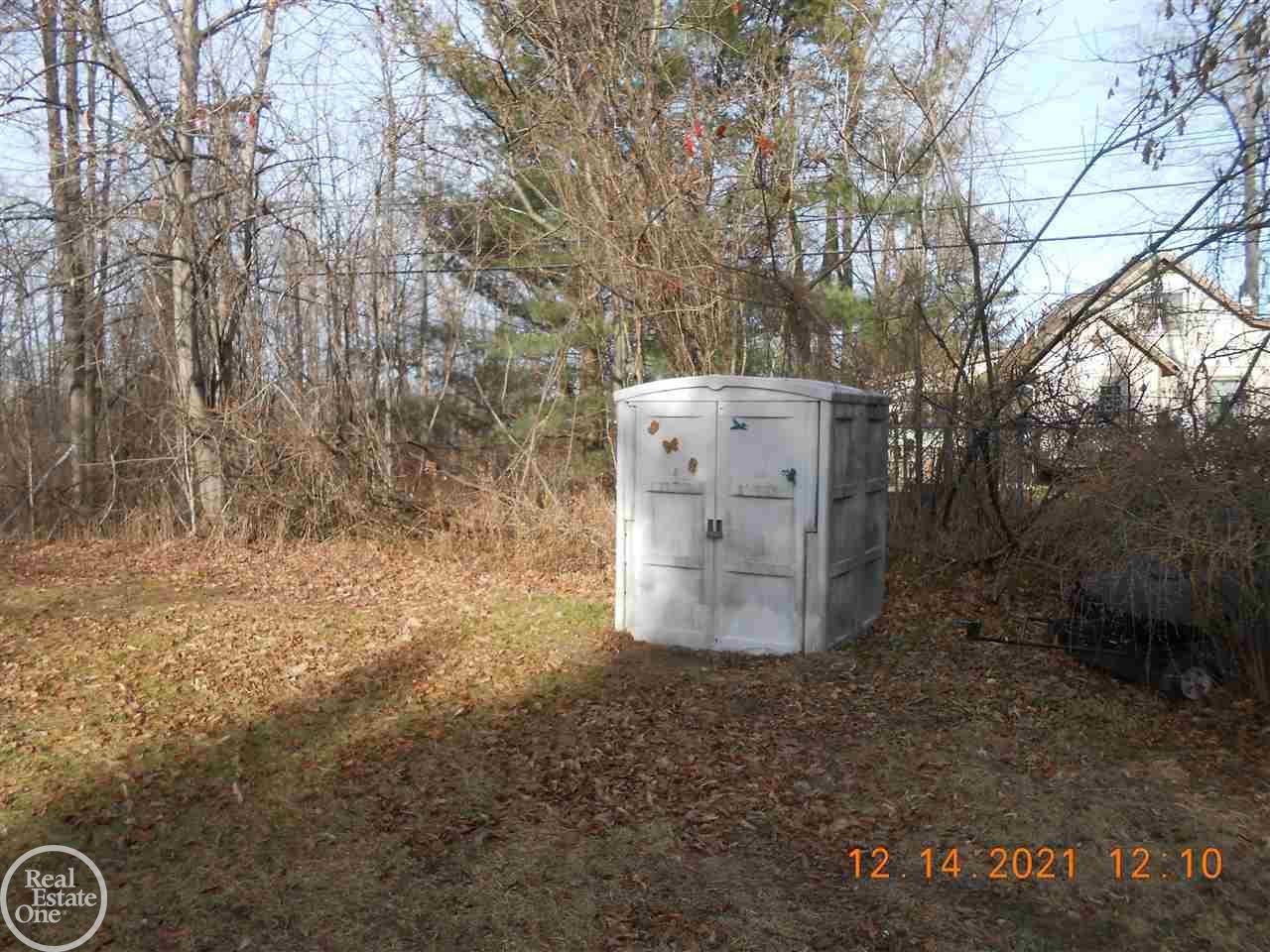 7771 Lakeshore Road Lexington, MI 48450 - Photo 9 of 22 50062660-9.JPG