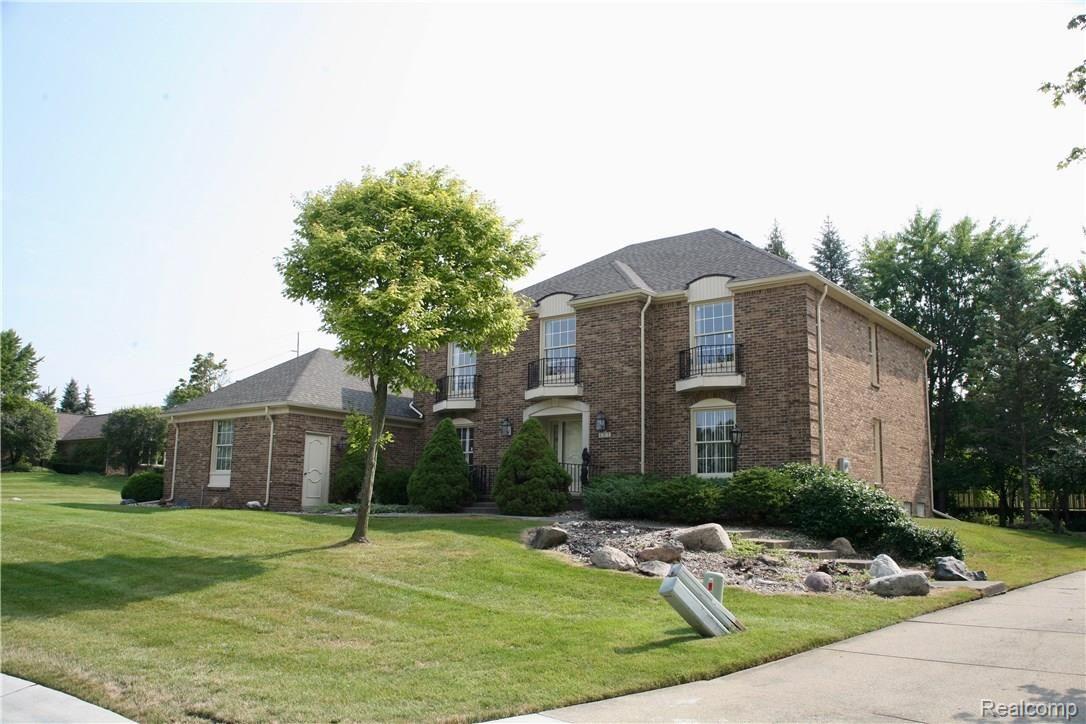 611 Deerfield Court Rochester, MI 48309 - Photo 2 of 16 2 Front.jpg