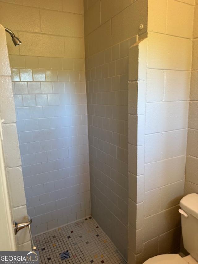 206 Sycamore Way Clarkesville, GA 30523 - Photo 12 of 19 a bathroom with a sink and toilet