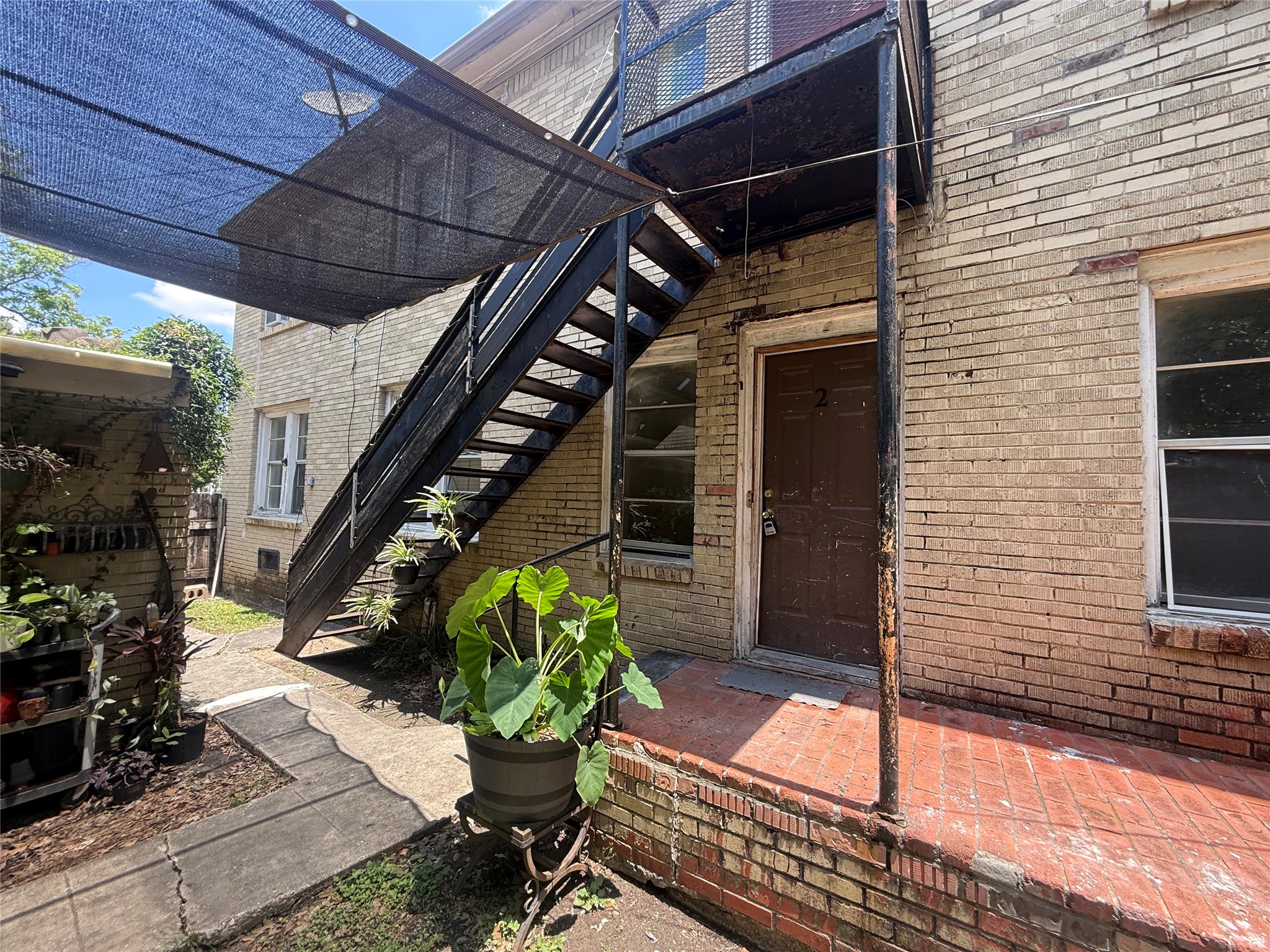 7002 Vandeman Street, Unit 5 Houston, TX 77087 - Photo 2 of 12 a porch with chairs and potted plants