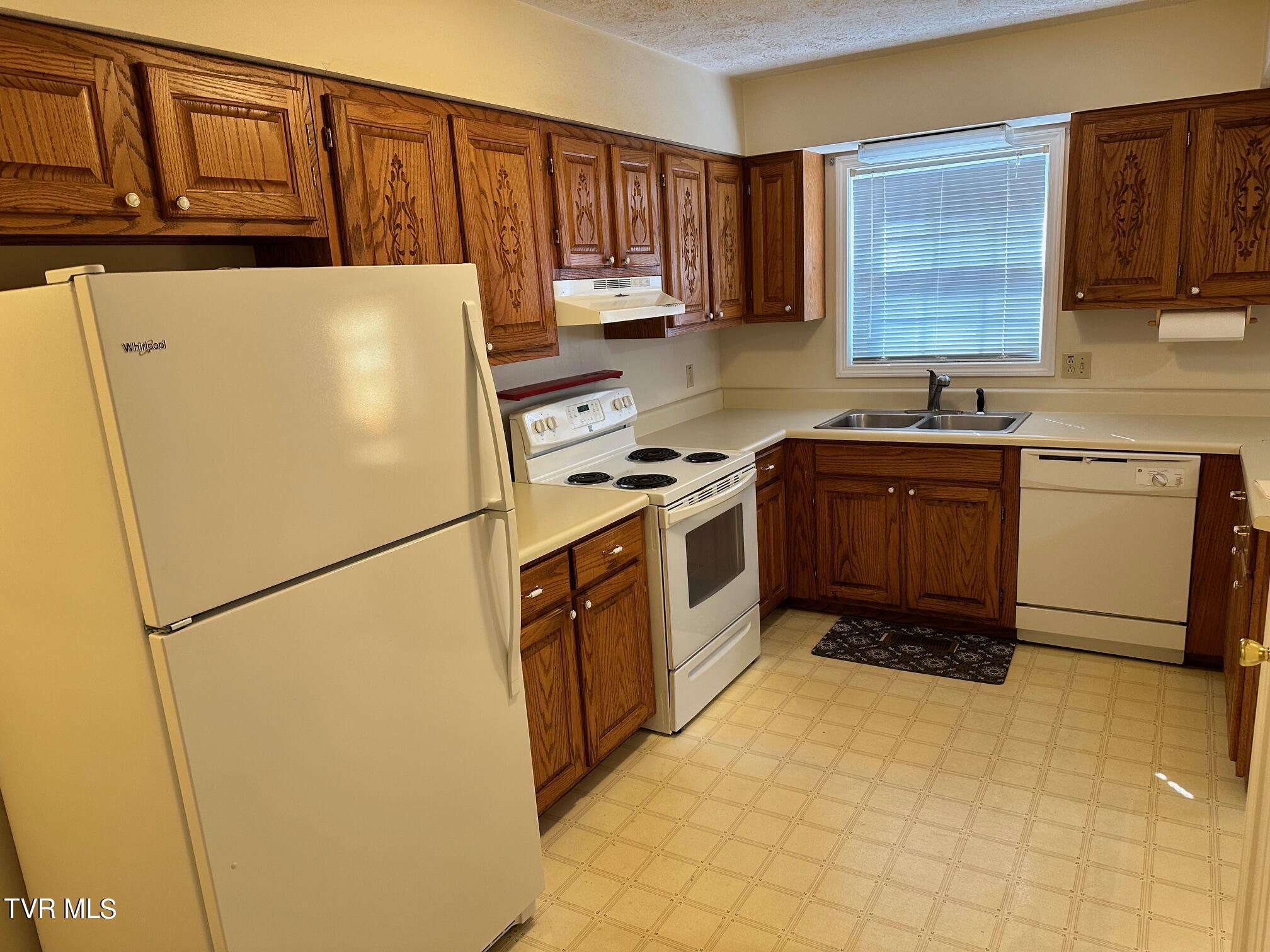 1006 Rocky Ridge Road Johnson City, TN 37601 - Photo 7 of 17 7