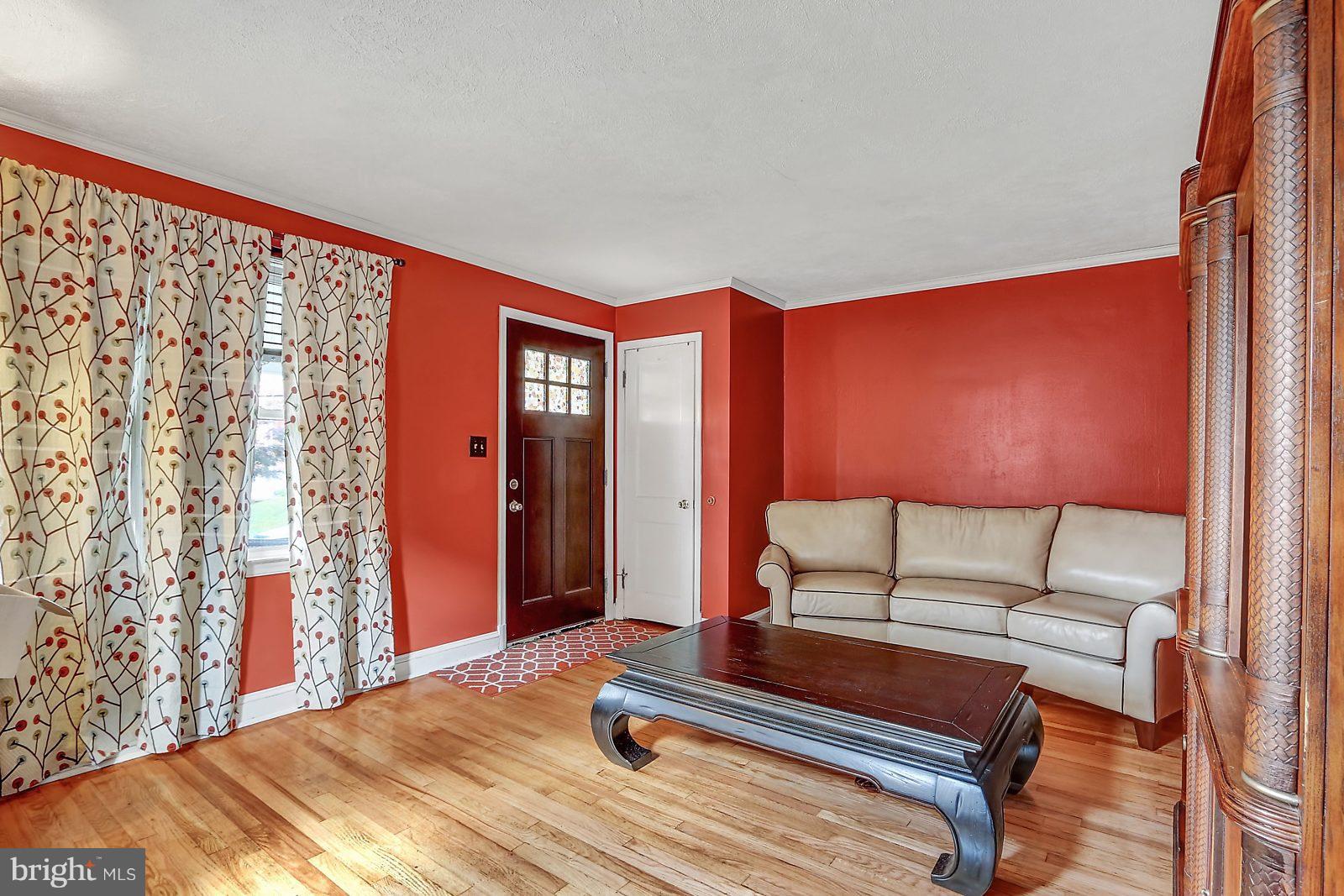 2820 Topaz Road Baltimore, MD 21234 - Photo 4 of 30 Living Room