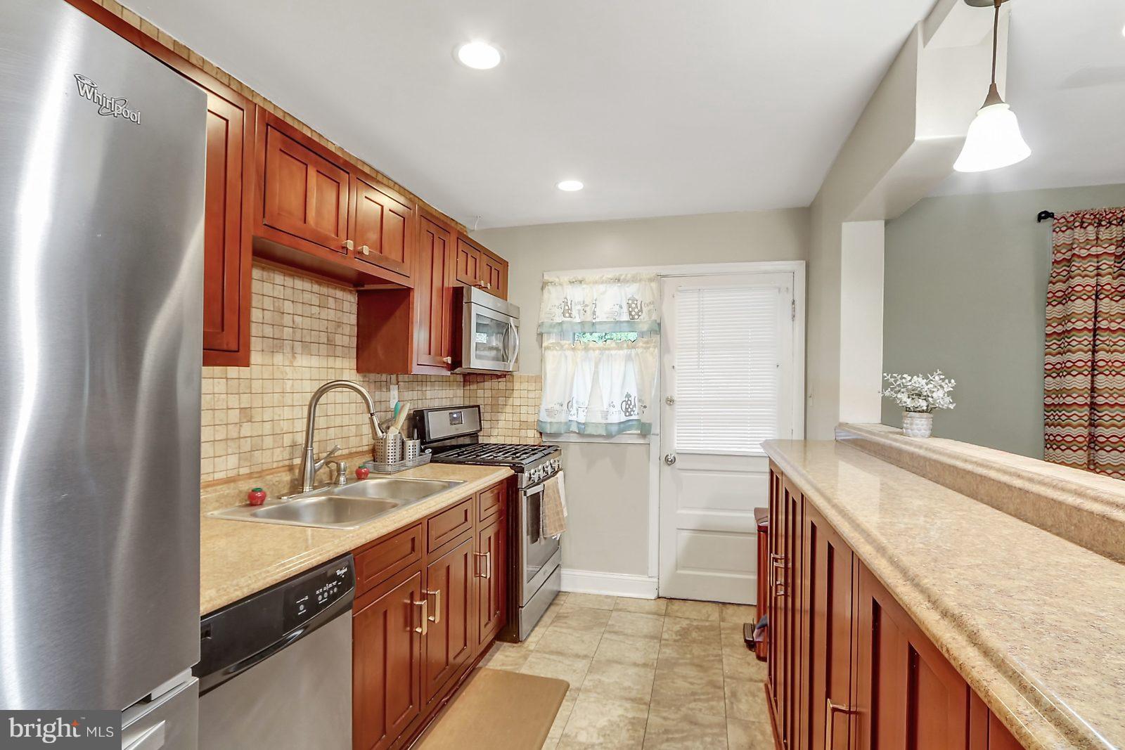 2820 Topaz Road Baltimore, MD 21234 - Photo 8 of 30 Kitchen