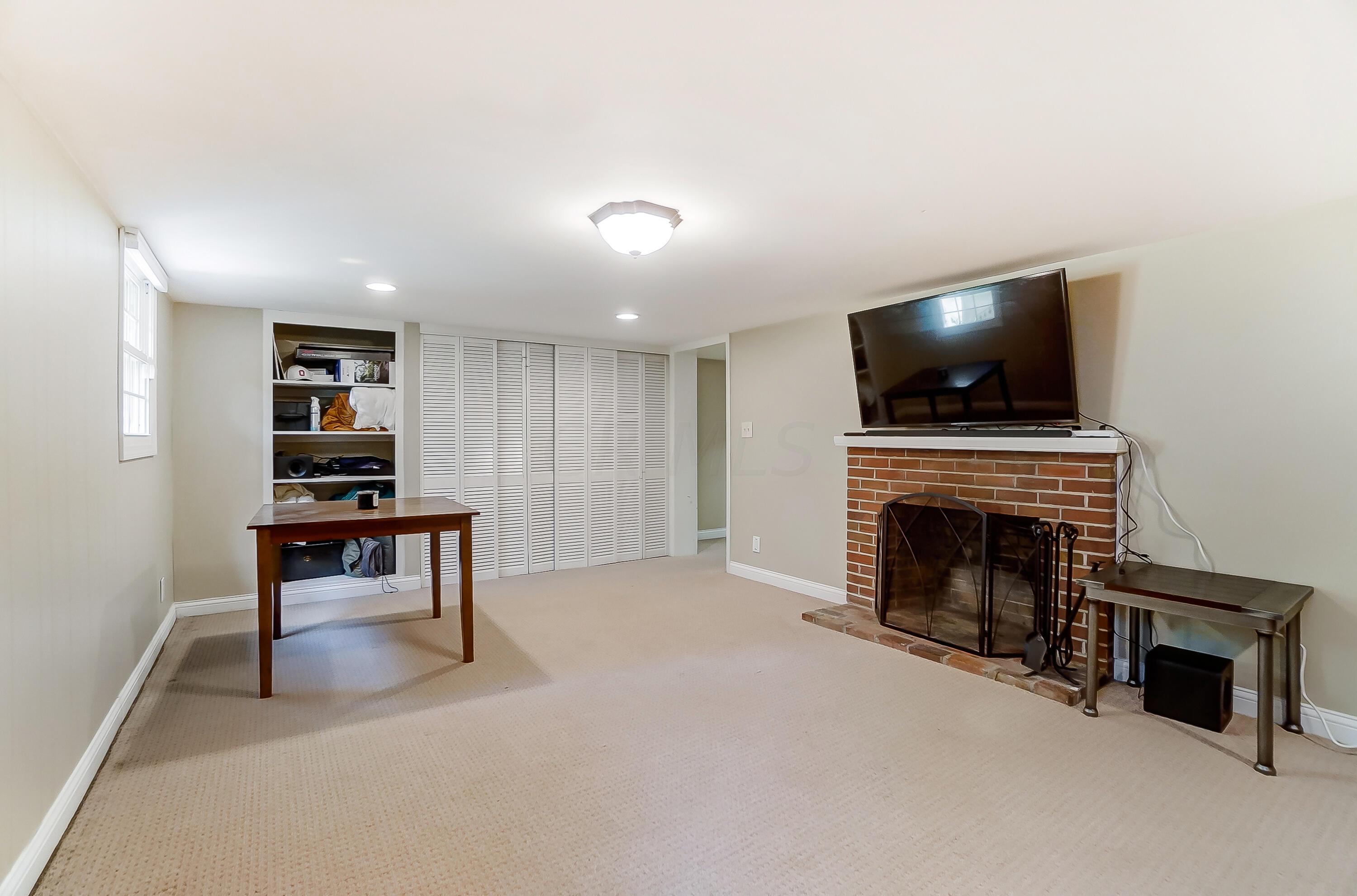 111 Aldrich Road Columbus, OH 43214 - Photo 37 of 54 038