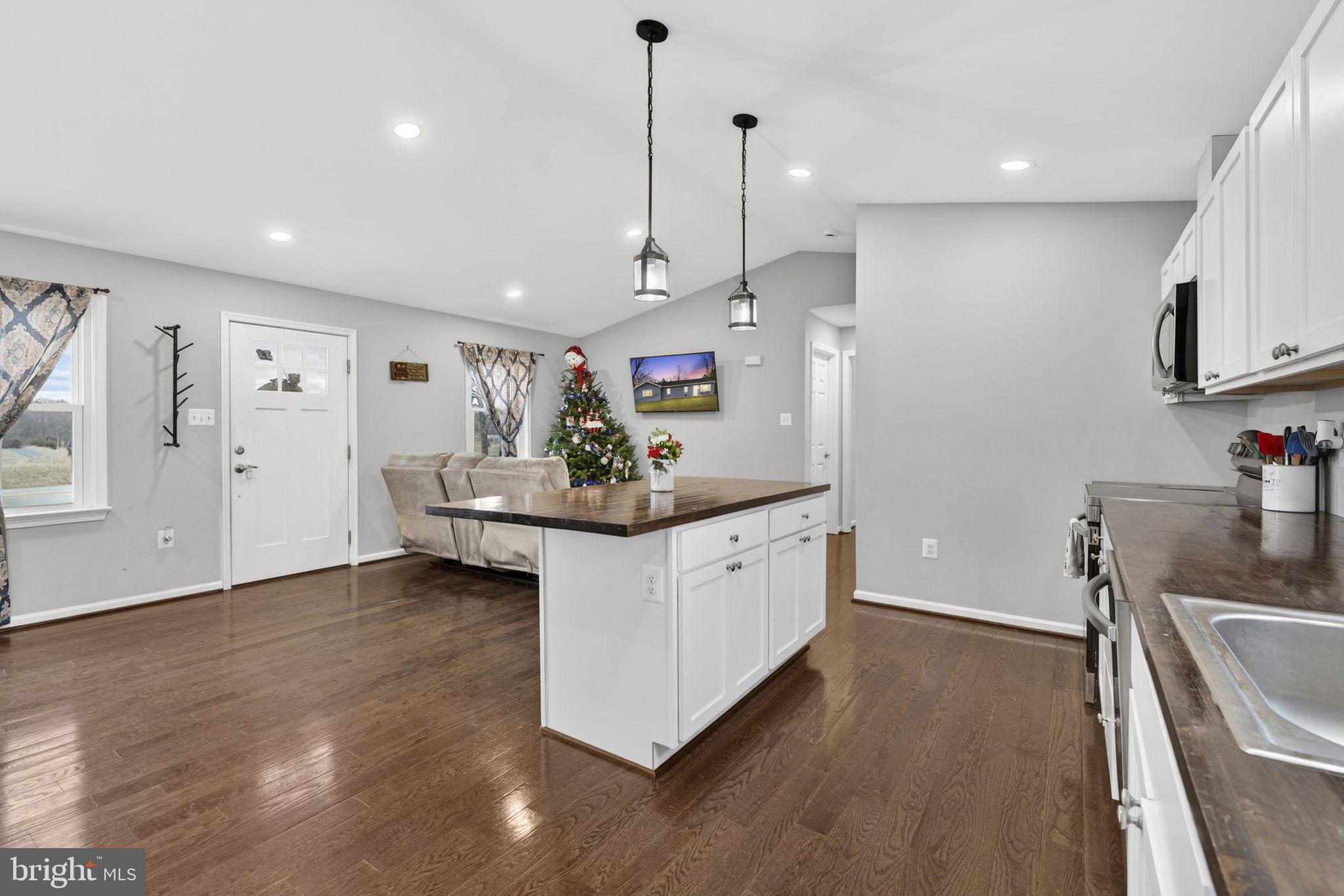 1636 Double Church Road Stephens City, VA 22655 - Photo 7 of 42 Great Room