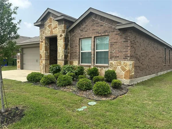 $1,975 | 2603 Hutchins Drive, Seagoville, TX 75159