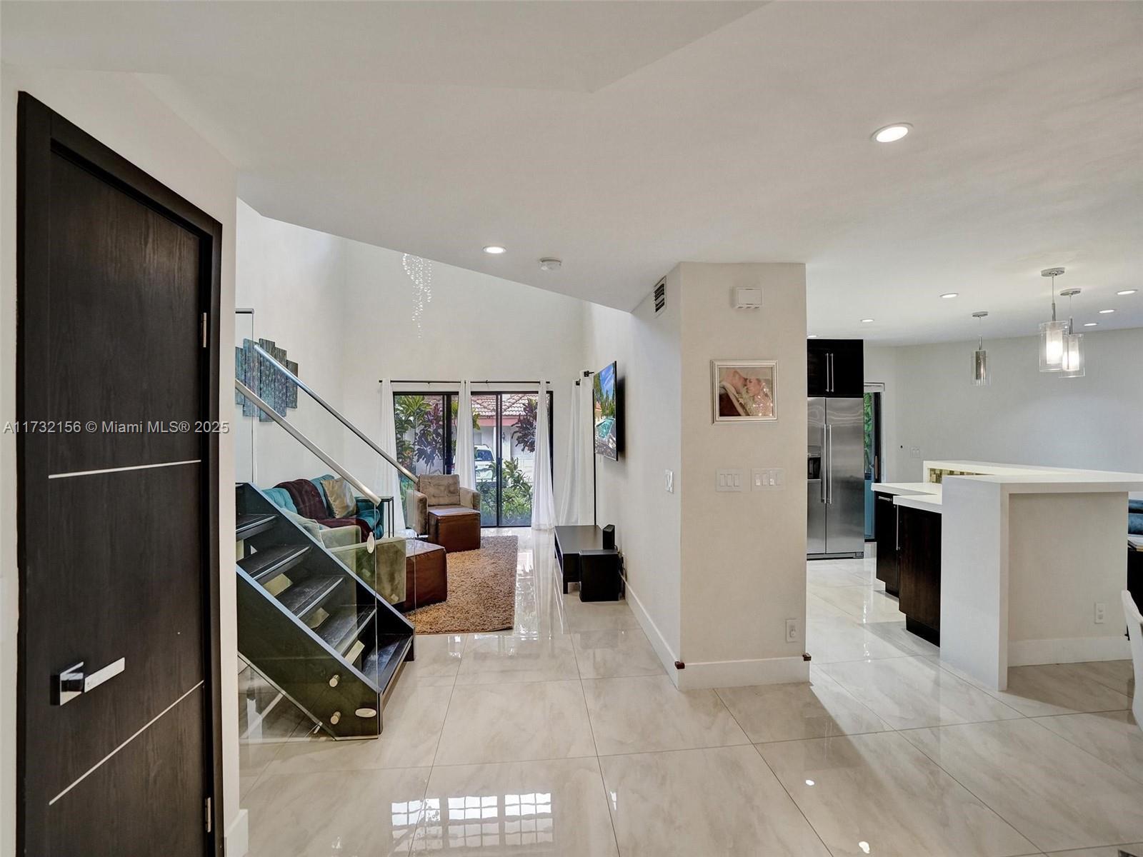 3507 Green Leaf Circle, Unit 2004 Hollywood, FL 33021 - Photo 4 of 33 a view of a living room