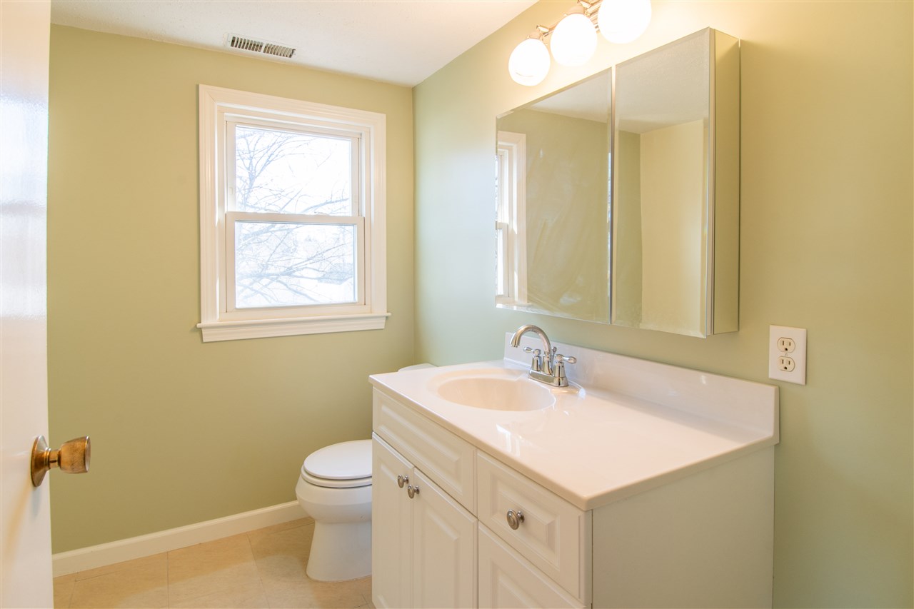 32 Fairview Avenue Nashua, NH 03060 - Photo 8 of 15