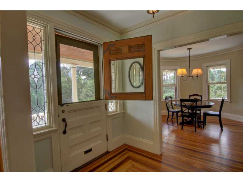 11 Kensington Road Cranston, RI 02905 - Photo 3 of 23 Entry.