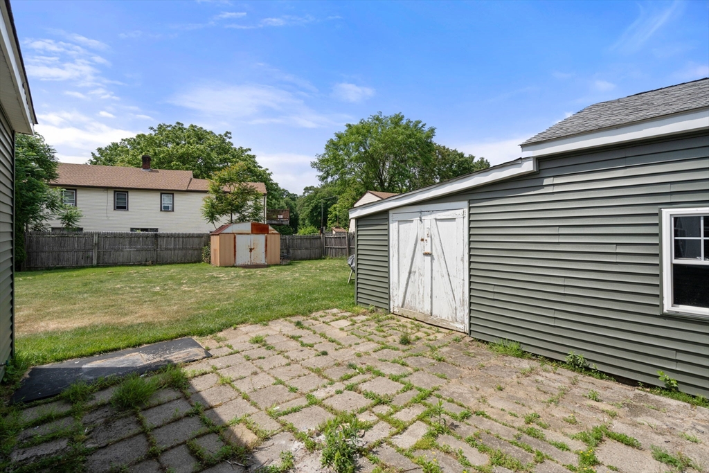 9 Providence Road Sutton, MA 01590 - Photo 32 of 37