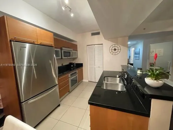 $3,200 | 253 Northeast 2nd Street, Unit 1008, Miami, FL 33132