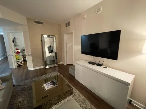$3,200 | 253 Northeast 2nd Street, Unit 1008, Miami, FL 33132
