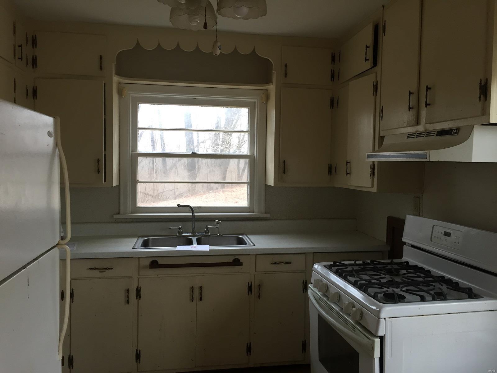 9725 Ridge Heights Road Fairview Heights, IL 62208 - Photo 5 of 11 Gallery Image 5