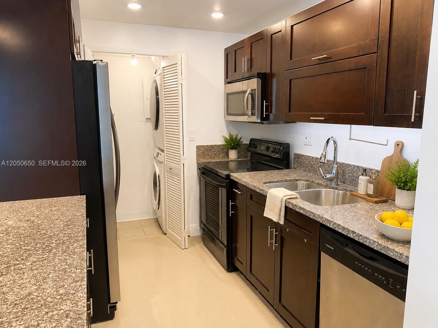 100 Lakeview Drive, Unit 316 Weston, FL 33326 - Photo 3 of 23