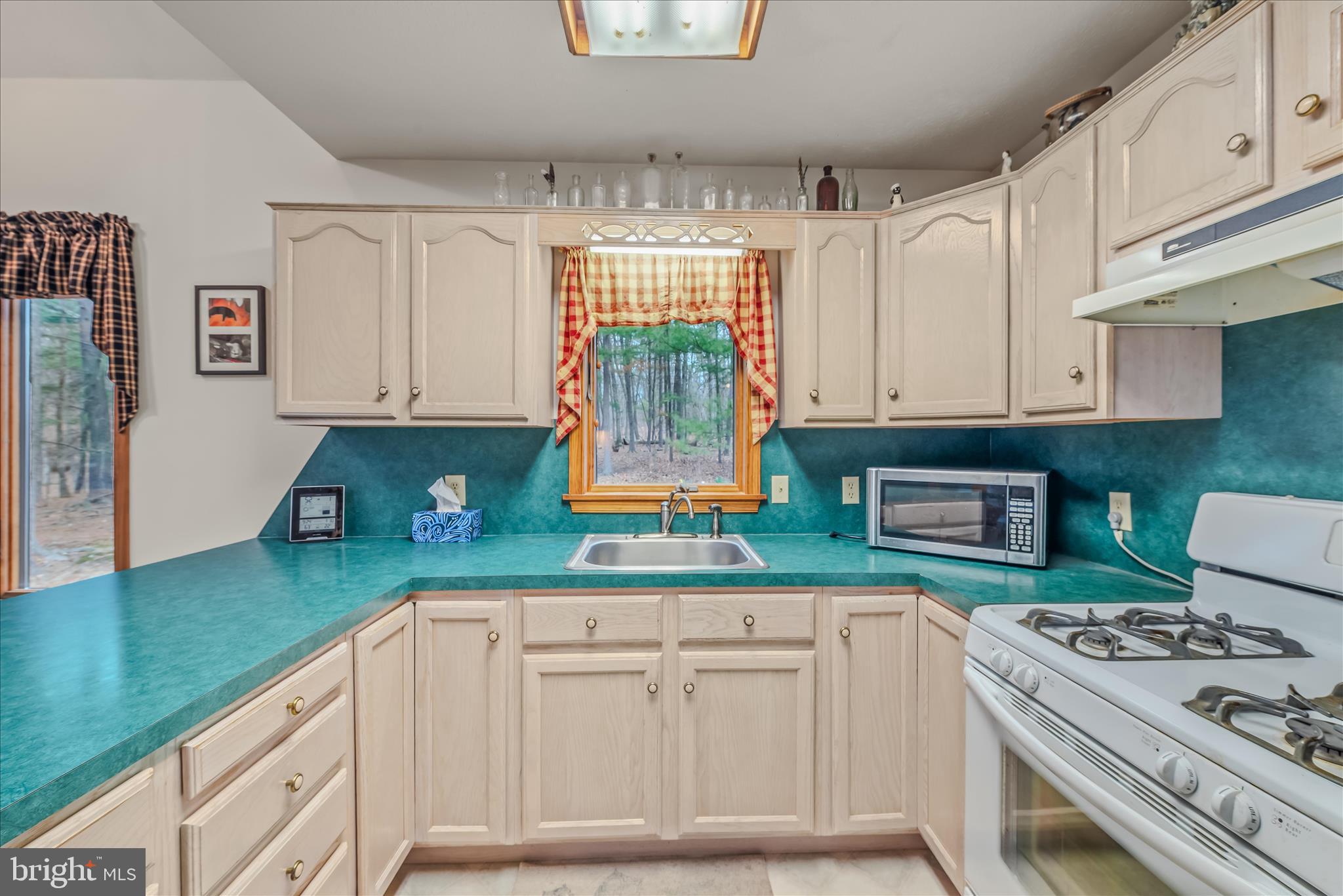 291 Dry Run Lane Berkeley Springs, WV 25411 - Photo 11 of 47 Kitchen