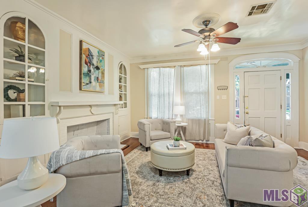 1945 Cherokee Street Baton Rouge, LA 70806 - Photo 5 of 20 Cute Living Room!