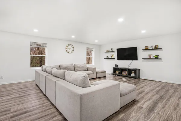 $490,000 | 21556 59 1/2 Street, Bangor, MI 49013