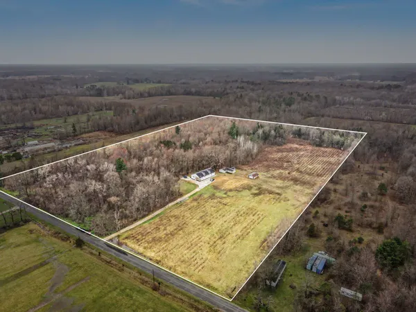 $490,000 | 21556 59 1/2 Street, Bangor, MI 49013