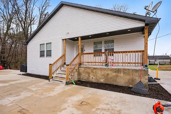 $490,000 | 21556 59 1/2 Street, Bangor, MI 49013