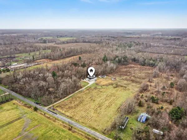 $490,000 | 21556 59 1/2 Street, Bangor, MI 49013