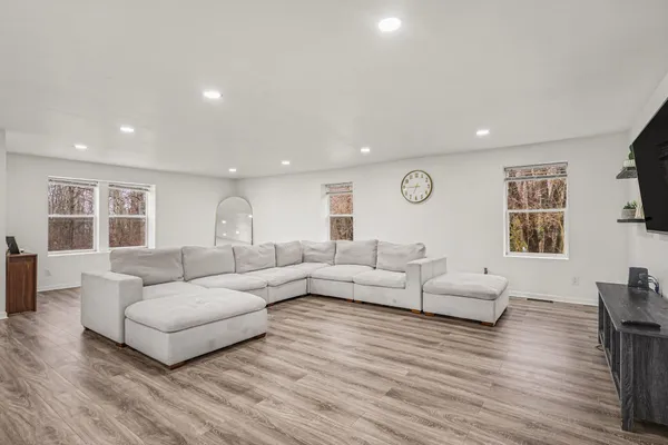 $490,000 | 21556 59 1/2 Street, Bangor, MI 49013