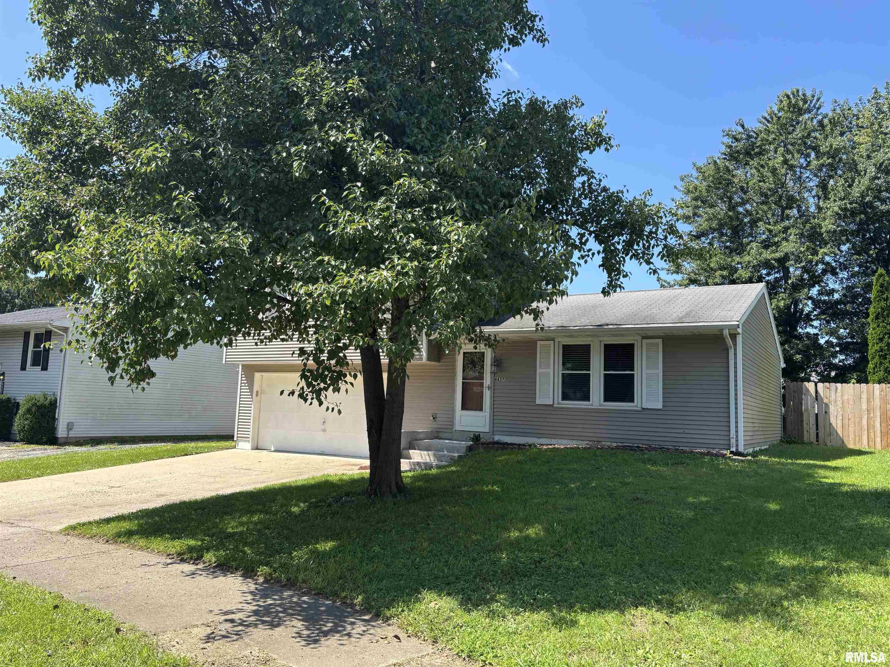 4437 West Castleton Road Peoria, IL 61615 - Photo 4 of 29 Gallery Image 4
