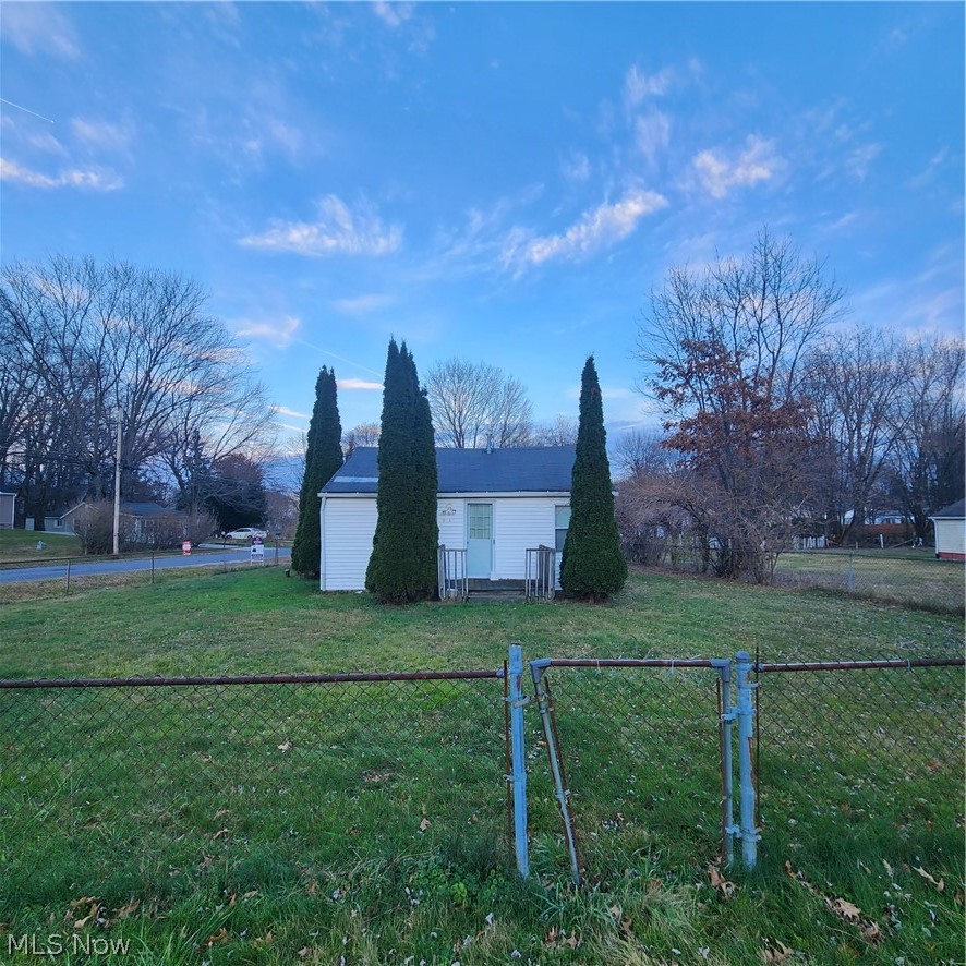 901 Abington Road Akron, OH 44312 - Photo 3 of 14
