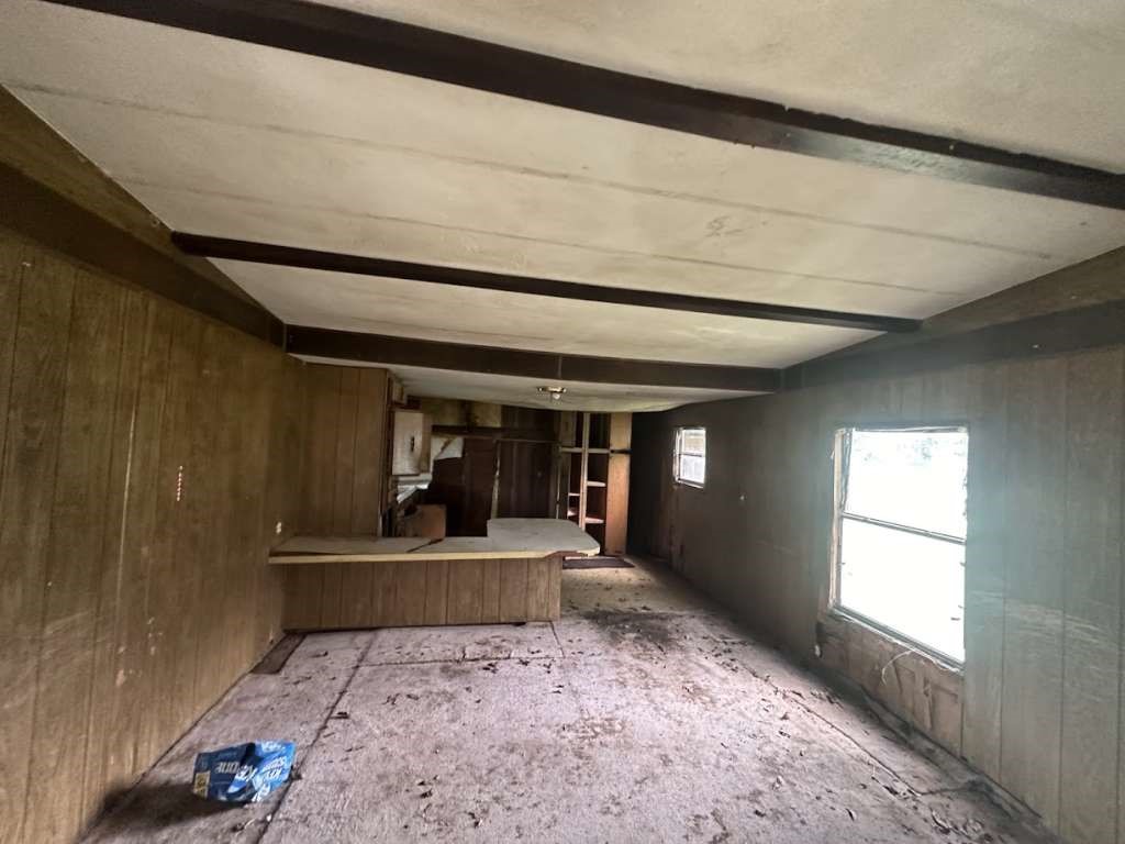 602 East Navasota Street Groesbeck, TX 76642 - Photo 8 of 13 a living room with furniture and a window