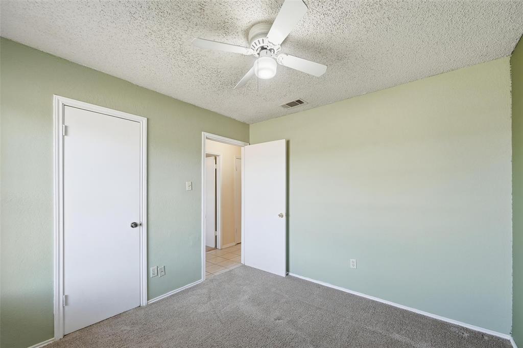 2708 Chisolm Trail Mesquite, TX 75150 - Photo 19 of 28 an empty room with a ceiling fan and a window